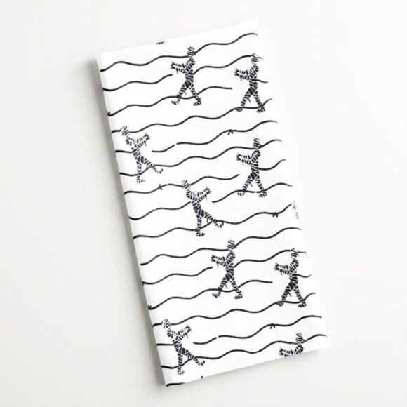 💕 3/$25 💕 NWT World Market Halloween Kitchen Towel - Mummies - Picture 1 of 1